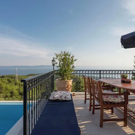 Stunning Views Hill Side With Infinity Pool & Indoor Floor Aquarium Vila