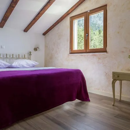 Stunning Views Hill Side With Infinity Pool & Indoor Floor Aquarium Villa