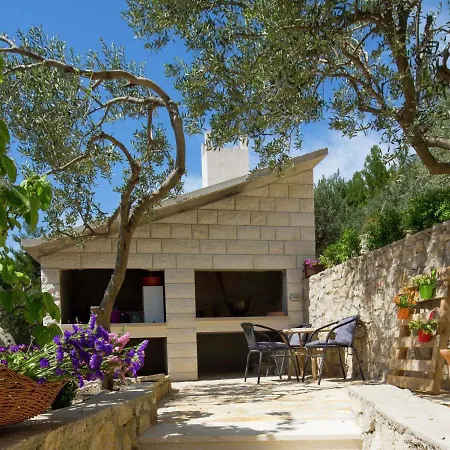 Stunning Views Hill Side With Infinity Pool & Indoor Floor Aquarium *